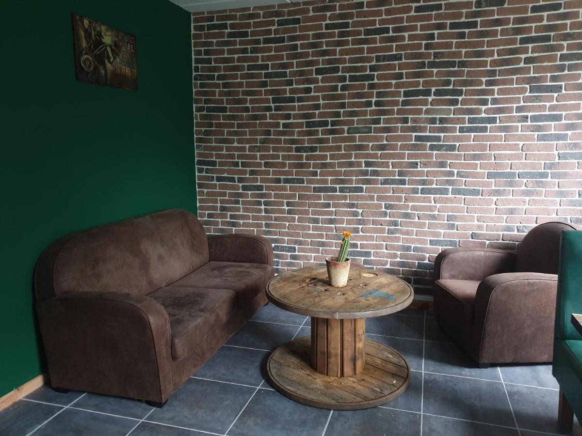 Bed and Breakfast Sas Road Runner Cafe Égliseneuve-dʼEntraigues Zewnętrze zdjęcie